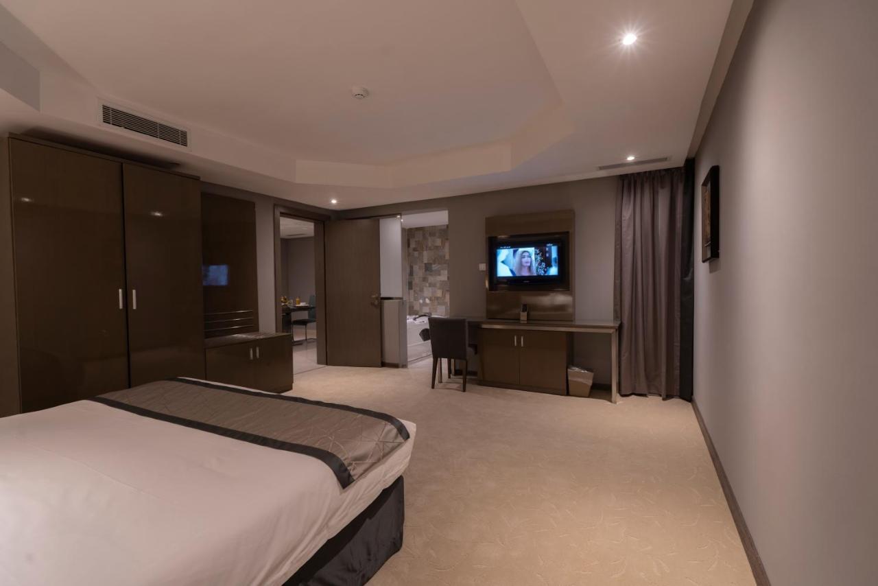 Deluxe Family Suite