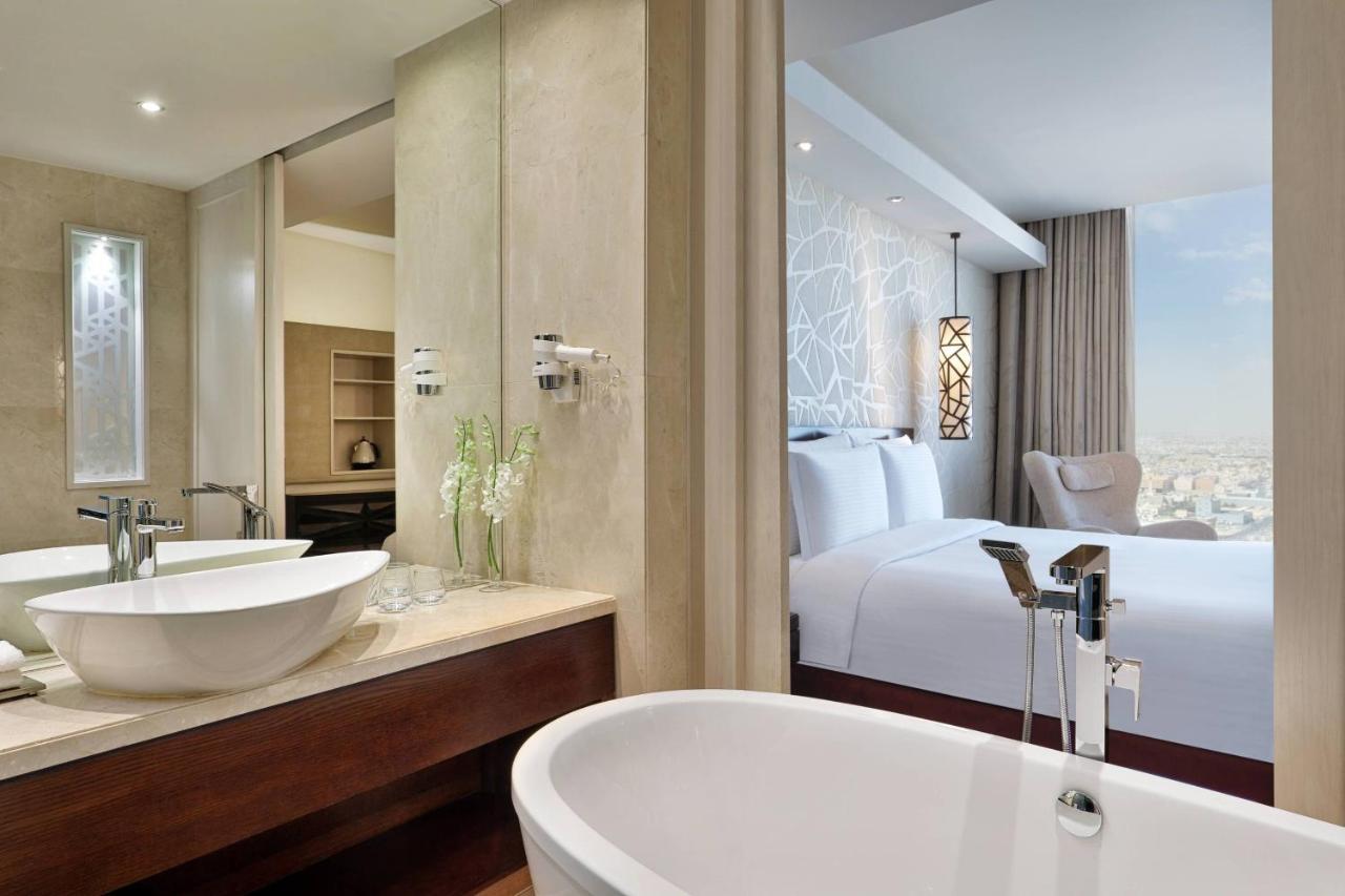 Deluxe King Room City View