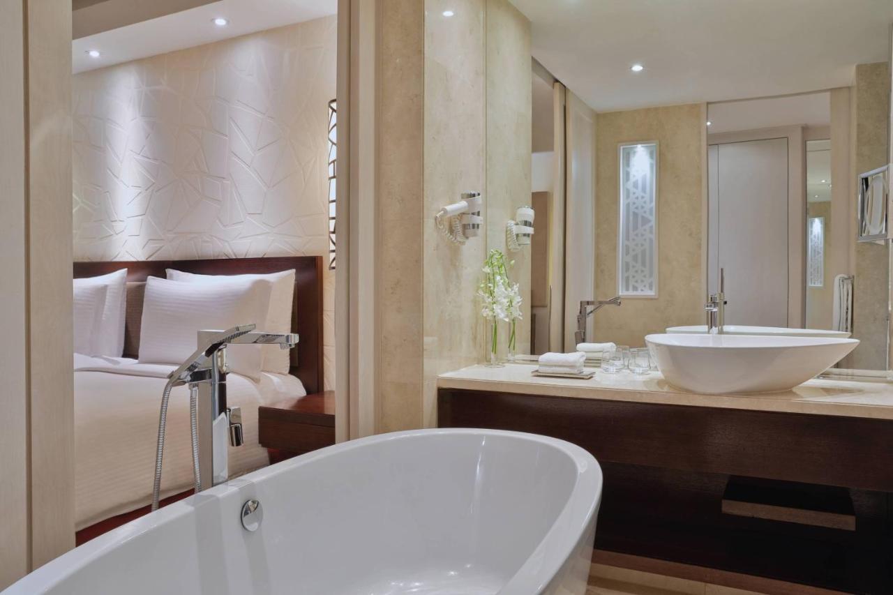 Deluxe King Room City View