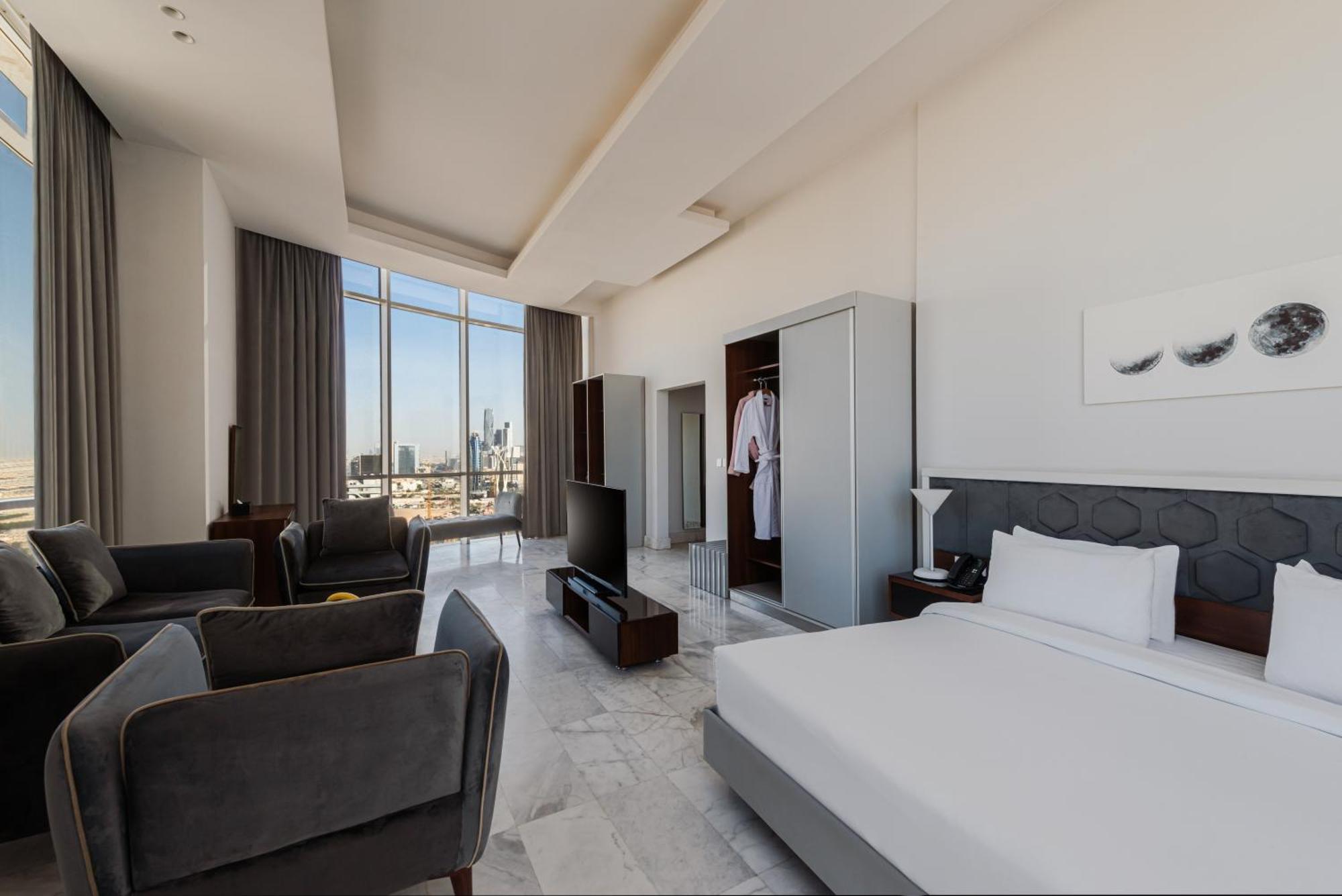 Deluxe King Suite