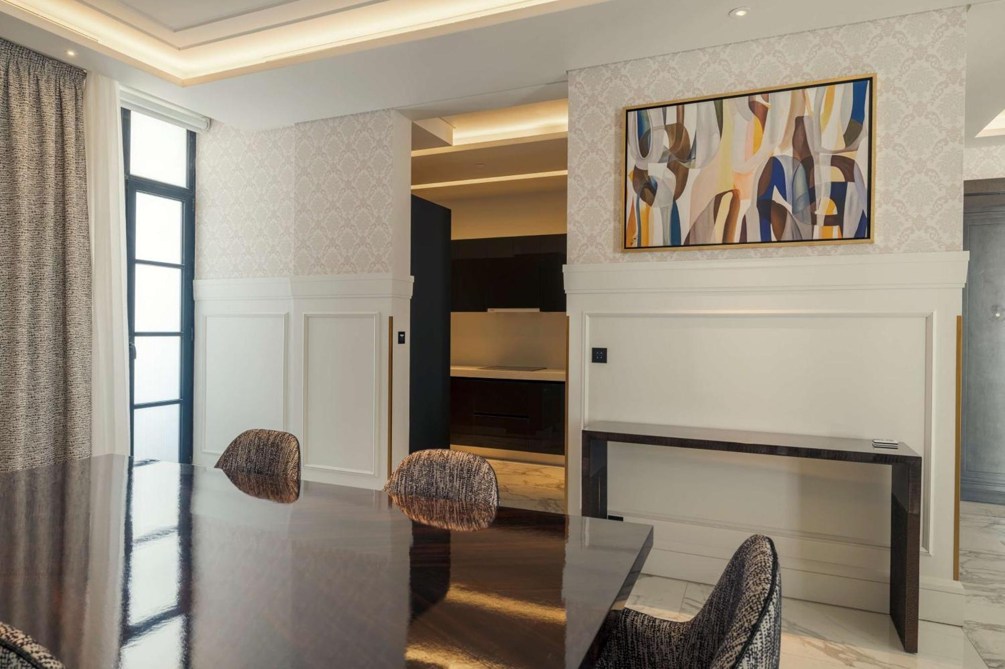 One-Bedroom Collection Suite Lounge Access