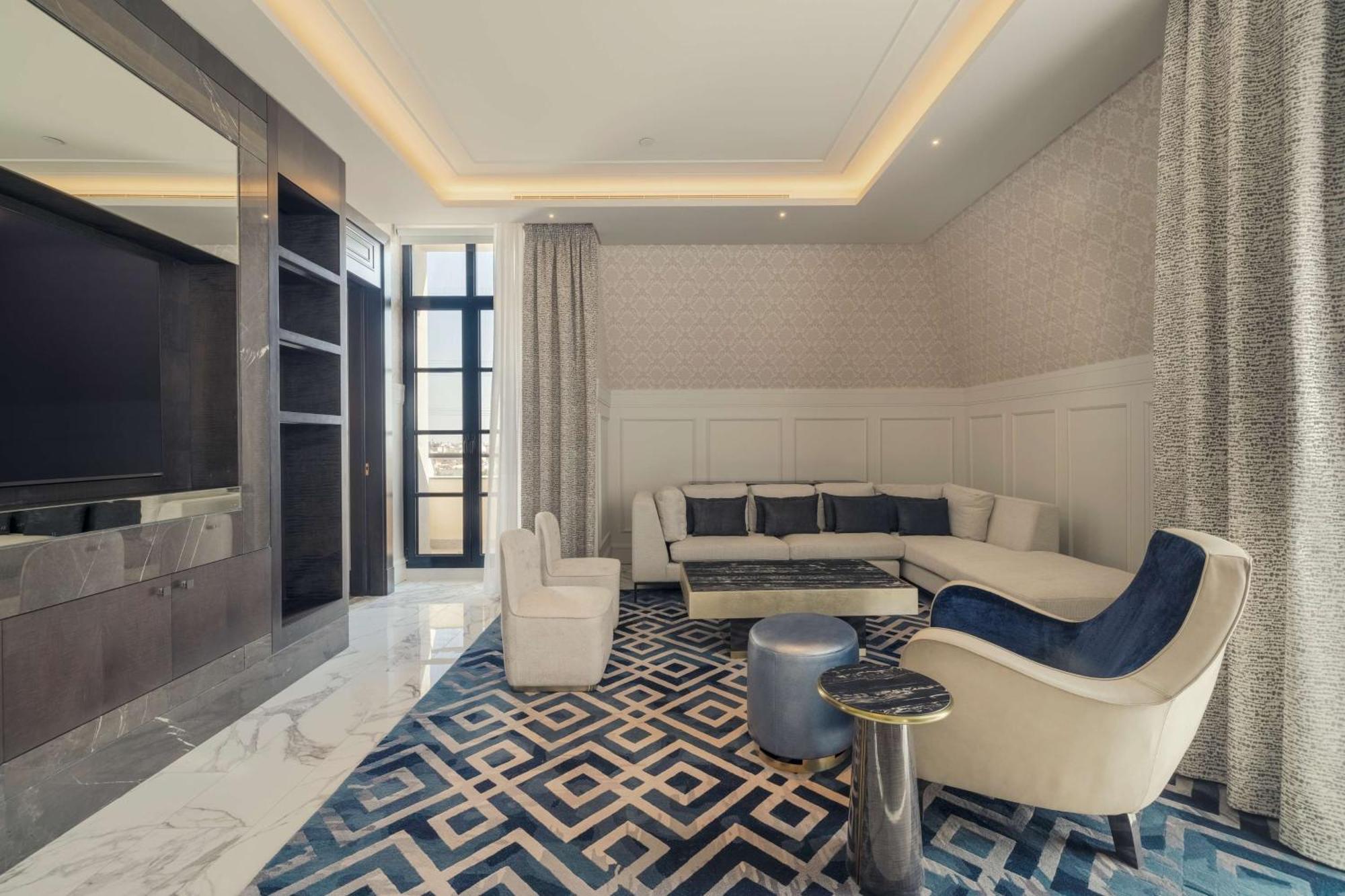 One-Bedroom Collection Suite Lounge Access