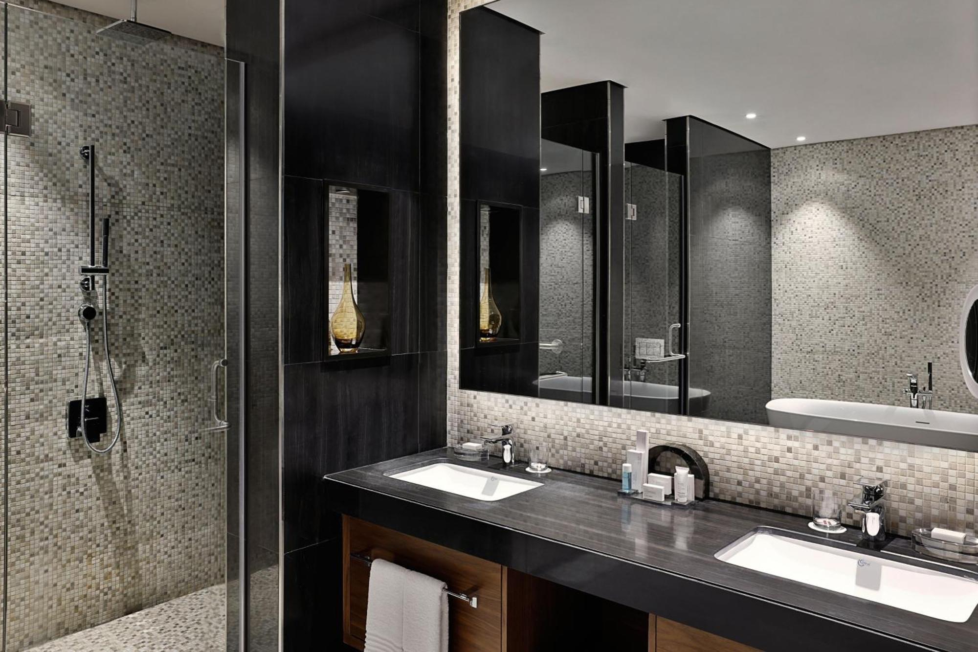 Royal Suite Concierge lounge access Suite 1 King