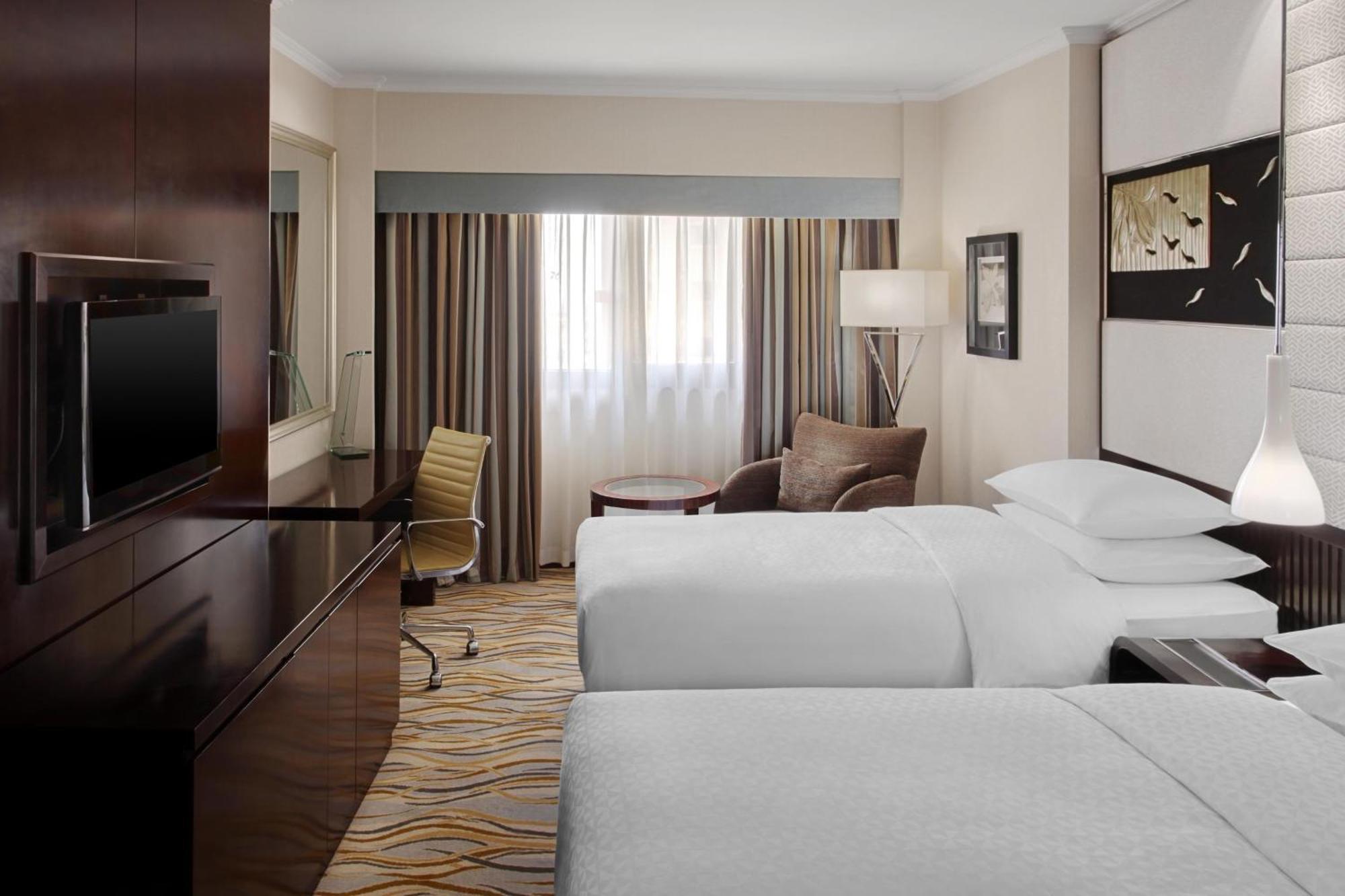 Traditional Guest room 2 Twin Beds City view