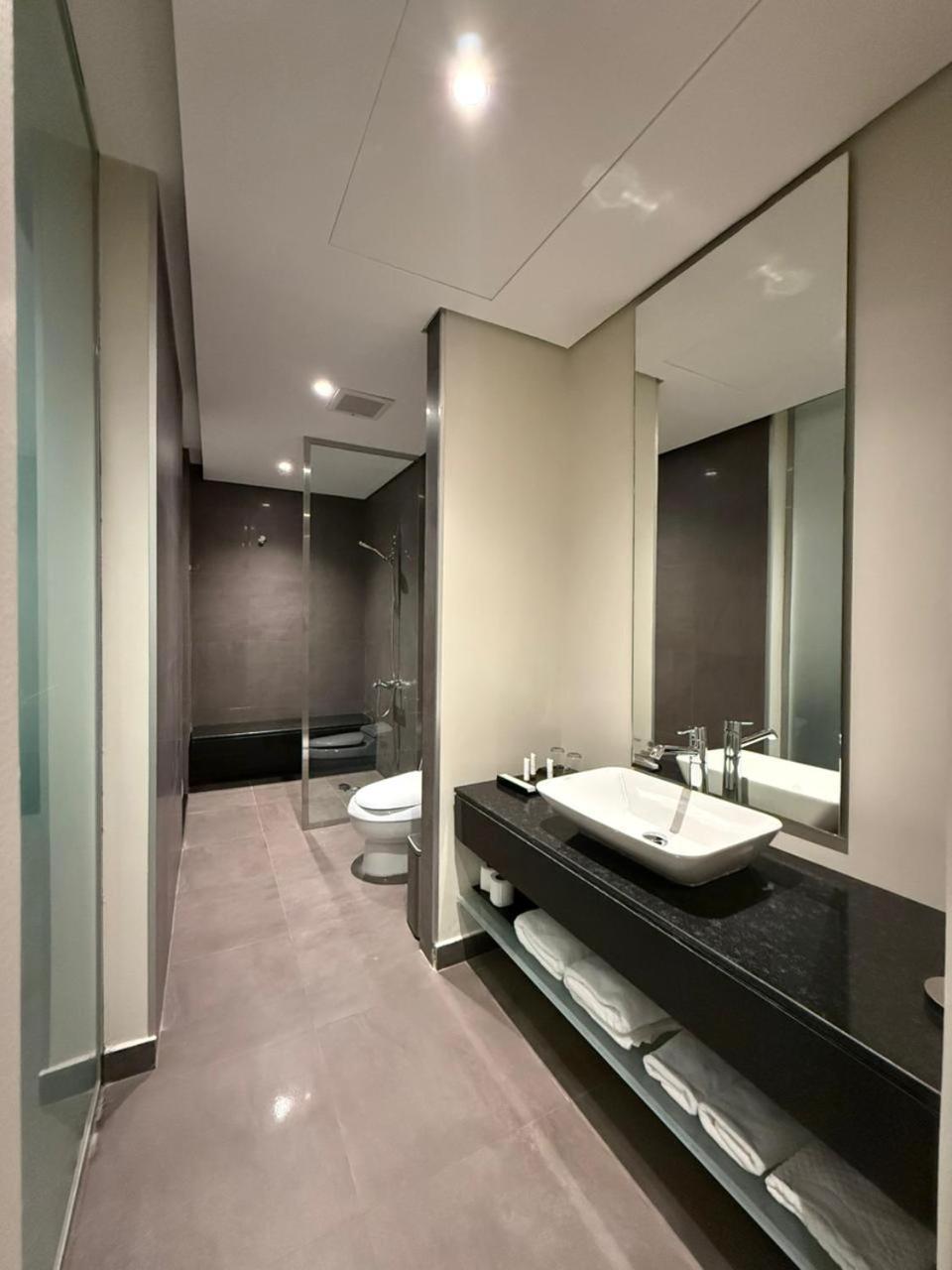 Superior One-Bedroom Apartment