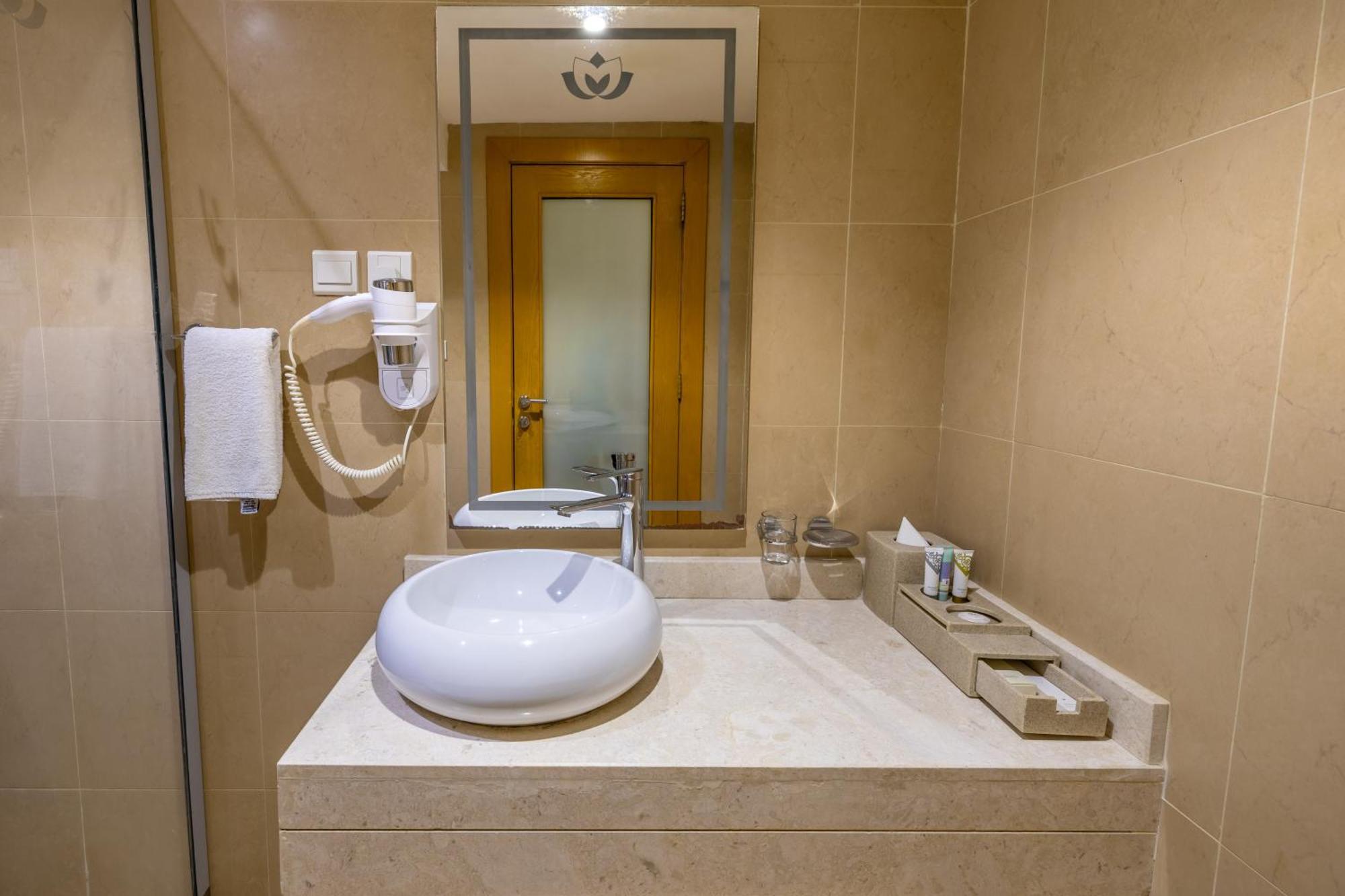 One-Bedroom Apartment,1758431100:JPEG
