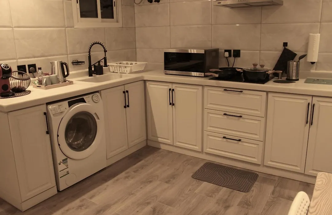 Cozy Apartment, Two Bedroom, Full Kitchen-1