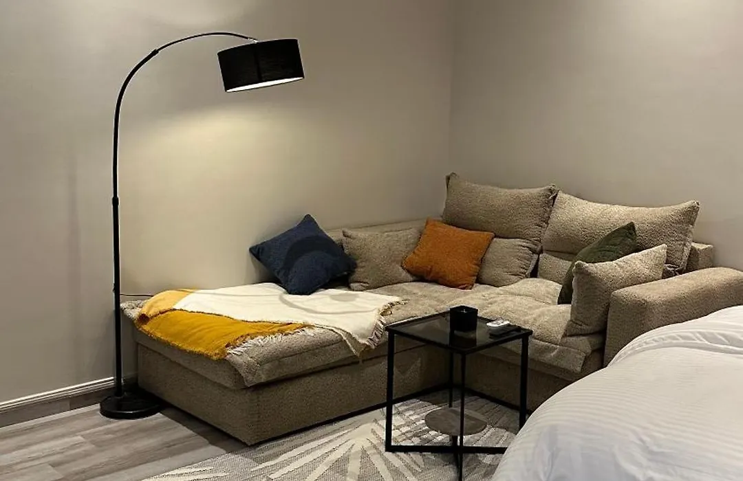 استديو هادئ وجميل-1