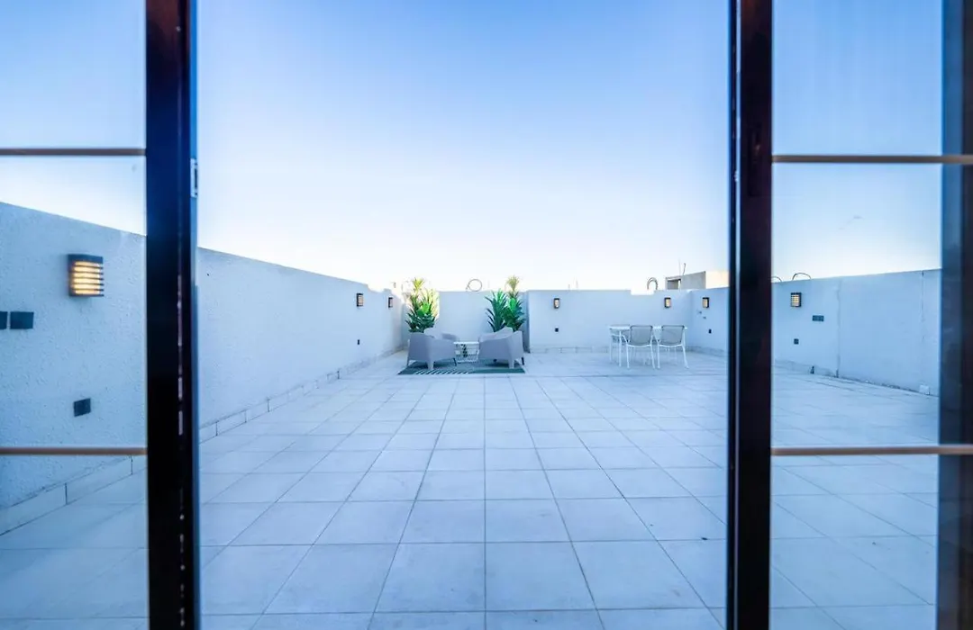 Luxurious Two-Bedroom Apartment Alqerwan-1