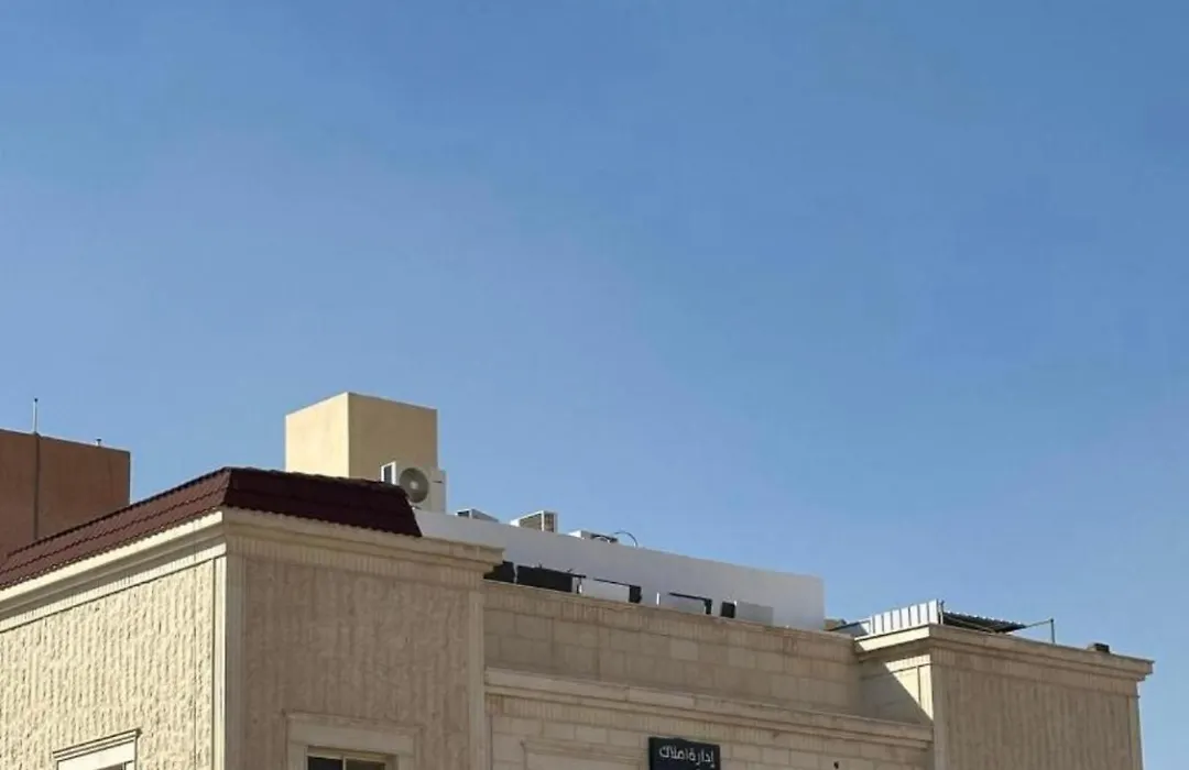 استوديو أنيق مع سطح خاص بحي الملقا-1