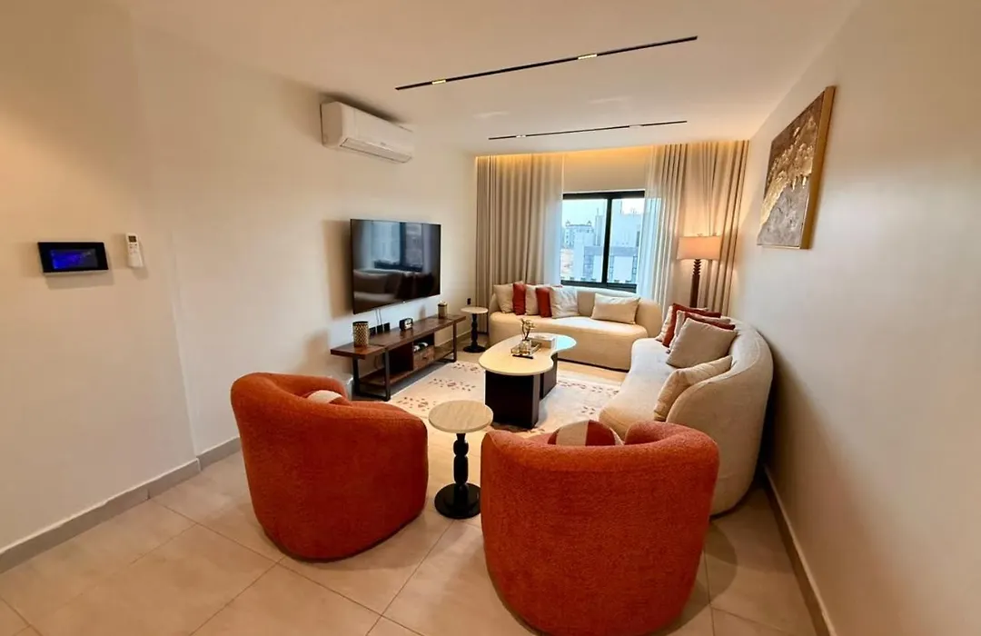 Spacious New 2 Bedroom Apt-In Amazing Location B33-1