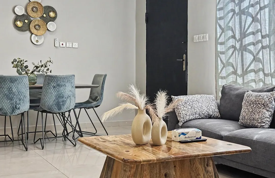 Apartment With Private Entrance - 1A-1