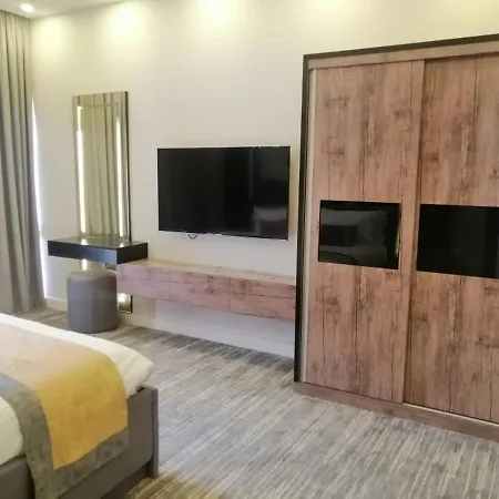 Clowzer Serviced Apartments-2