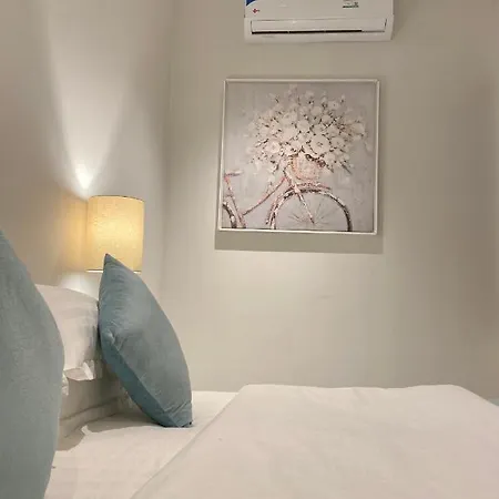 Spacious New 2 Bedroom Apt-In Amazing Location B6-2