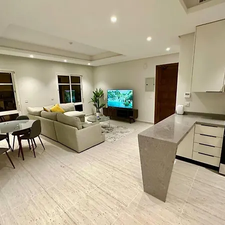Alyasmin, S&M Luxury Apartment-3