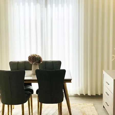 Spacious New 2 Bedroom Apt-In Amazing Location B33-3