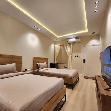 Stylish Twin-Bed Studio - Prime Location-2