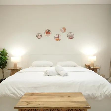 Studio With Private Entrance - 8A-2