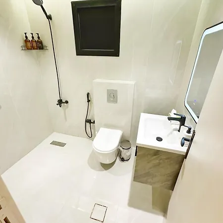 Beautiful 2 Bedrooms Apartment-11A-2