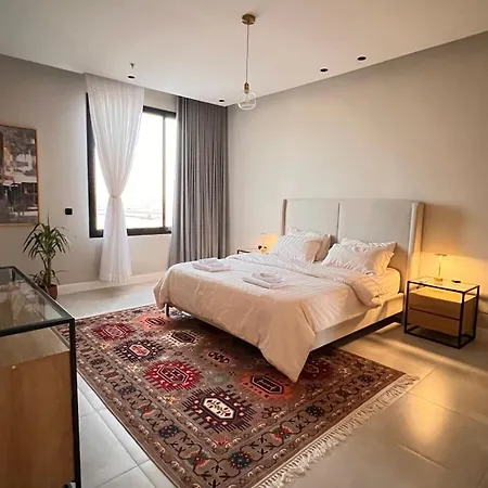 Luxury Three Bedroom Apartment With Trans-3