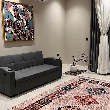 Luxury Three Bedroom Apartment With Trans-2