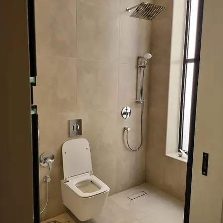شقة أرضية بمدخل وموقف خاص Ground Floor Apartment with Private Entrance&Parking-2