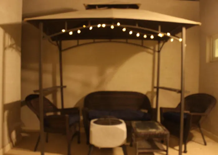 Cozy Apartment, Two Bedroom, Full Kitchen