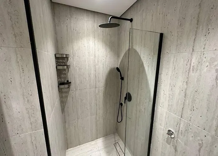 Alyasmin, S&M Luxury Apartment