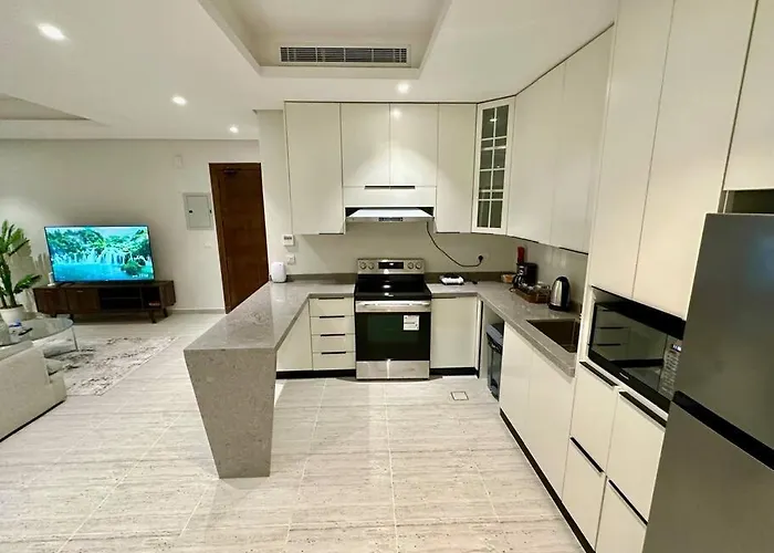 Alyasmin, S&M Luxury Apartment