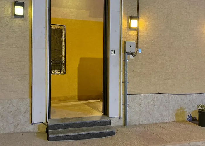 فاخرة غرفتين وصالة ارضية و مدخل مستقل النرجس 11