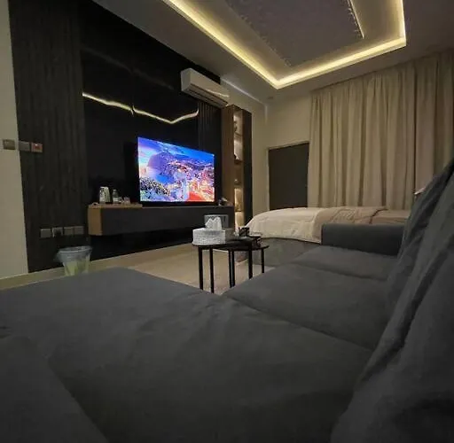 Luxury Studio With Private Side Entrance