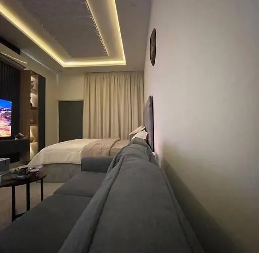 Luxury Studio With Private Side Entrance