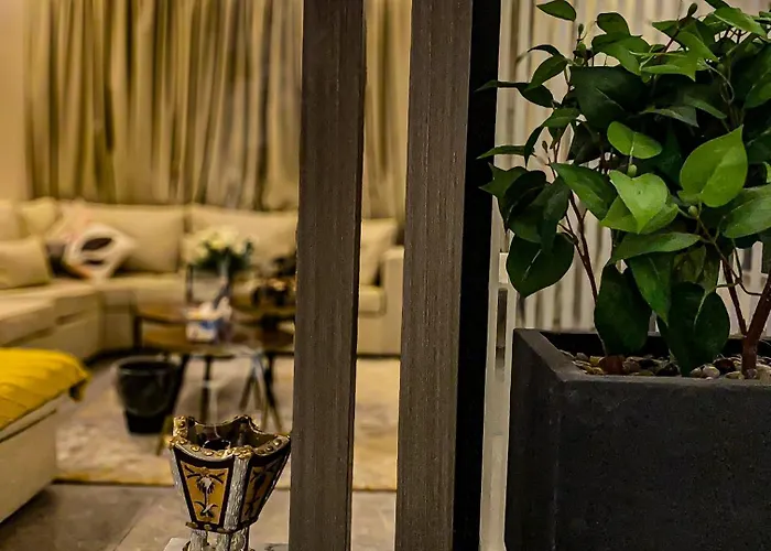 Upscale modern apartment شقة راقية أمام محطة الميترو