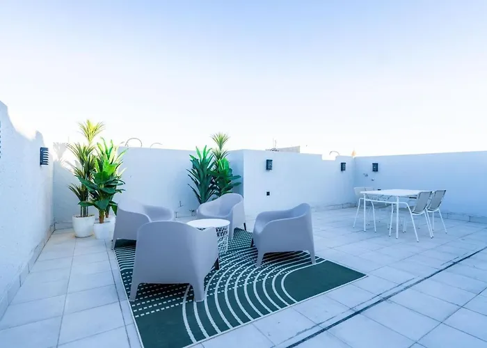 Luxurious Two-Bedroom Apartment Alqerwan