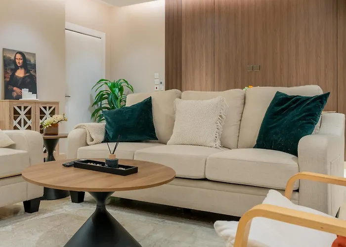 Modern 3-Bedroom With Garden