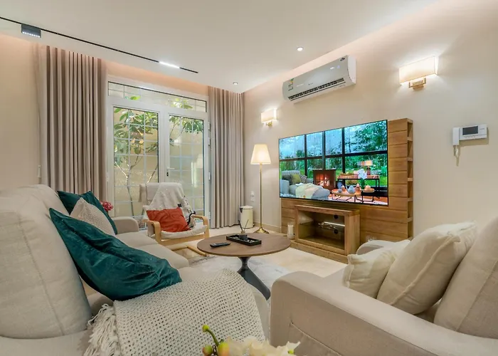 Modern 3-Bedroom With Garden