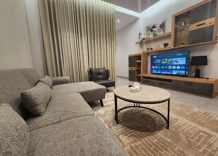 Elegant 2Br Stay In Al Yarmook - Near Dammam Road