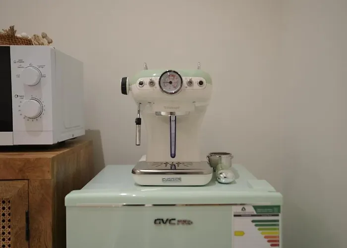Studio With Private Entrance - 8A