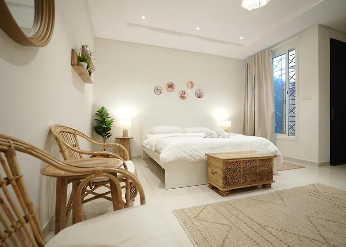 Studio With Private Entrance - 8A