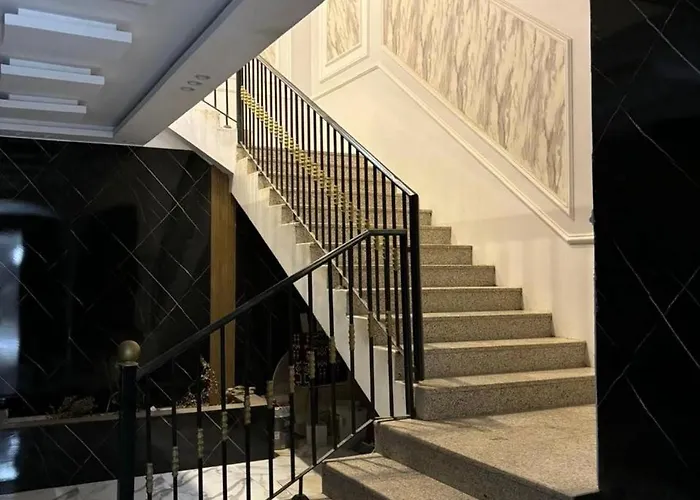 استوديو أنيق مع سطح خاص بحي الملقا