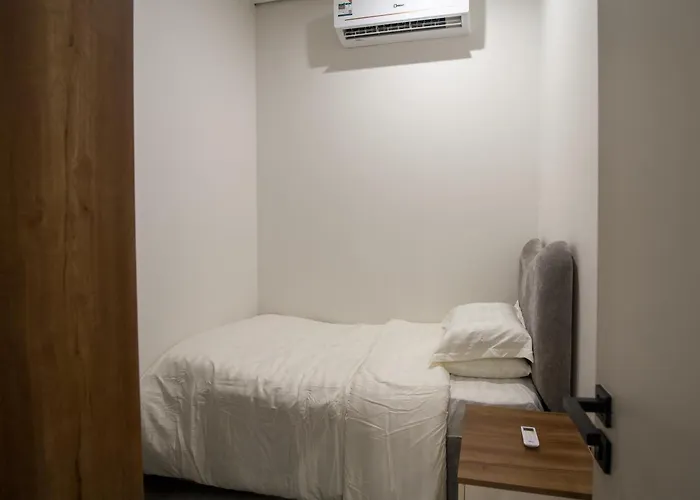 Darent Elite Two-Bedroom Apt Alrimal-7