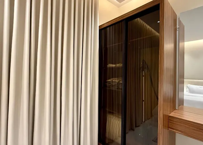 1Br, Prime Location, Self-Entry