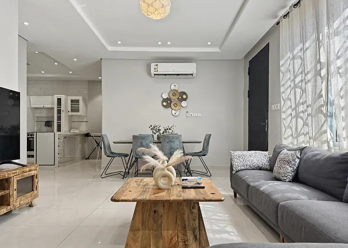 Apartment With Private Entrance - 1A